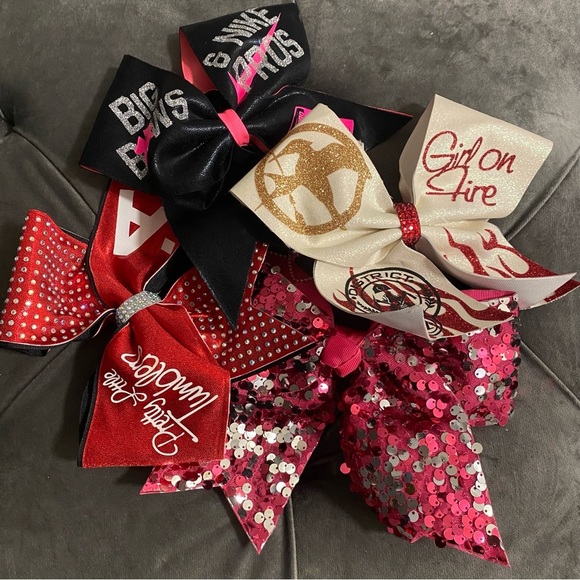 NEW Bundle of 4 Gorgeous Cheerleader Hair Bows - Picture 1 of 7